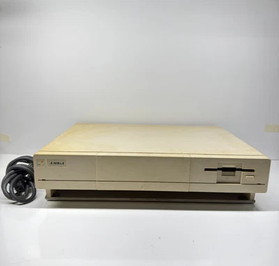 Винтажная домашняя компьютерная консоль Commodore Amiga 1000 со шнуром питания ЧИТАЙТЕ — непроверенная - Изображение 1 из 4