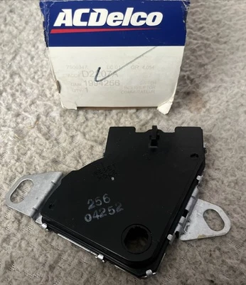 NEW GM 95-96 CHEVROLET BERETTA CORSICA DELCO BACK UP SWITCH 1994256 D-2207A P13 Foto 1 de 2