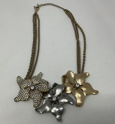 Collar de flores de plata y oro Lane Bryant Foto 1 de 4