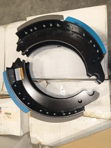 Meritor 16.5 Q Plus SF5574715QP Shoe & Liner kit 16.5"x6" 3222-L-2196 no core - Picture 1 of 7