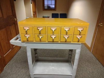 Archivador de catálogo de tarjetas vintage de 10 cajones con tiradores de latón Foto 1 de 4