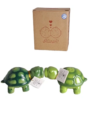 NWT Westland Giftware 2004 MWAH!  KISSING TURTLES Magnetic Salt & Pepper Shakers - Image 1 of 4