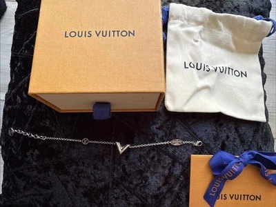 Pulsera Essential V Flexible Plateada Louis Vuitton Foto 1 de 4