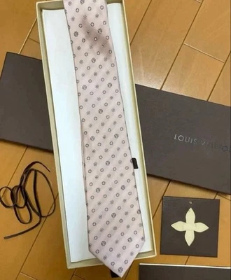 Corbata Louis Vuitton Monograma Corbata Rosa 8 cm Delgada Usada Foto 1 de 4