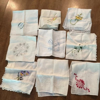 LOTE de 9 pañuelos vintage para damas bordados blancos - 3 con monograma Foto 1 de 4