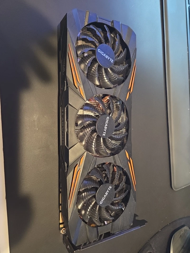 GIGABYTE GeForce GTX 1070 Ti Gaming 8G (GV-N107TGAMING-8GD) - Image 1 of 3