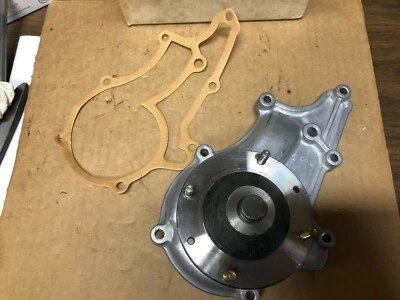 TOYOTA CELICA 20R 1975 НОВЫЙ ВОДЯНОЙ НАСОС  - Изображение 1 из 3