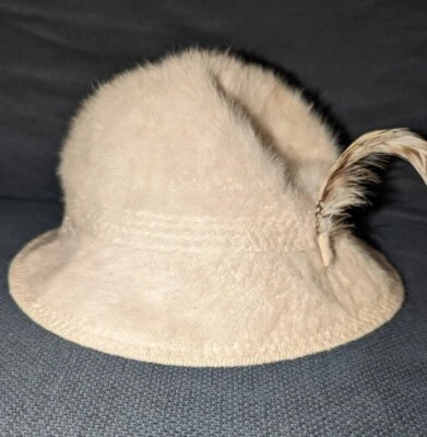 DE COLECCIÓN KANGOL FURGORA MIRIAM SOMBRERO CUBO CREMA BRONCEADA CON PLUMA DIFUSA Foto 1 de 4