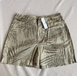 White House Black Market The Short Womens Size 8 High Rise Khaki Palm Print-NWT - Picture 1 of 10