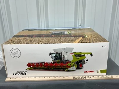 Marge CLAAS LEXION 8800 North American Edition 1:32 NIB w/Head Trailer Singles - Image 1 of 4