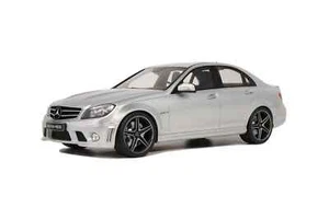 Coche modelo Mercedes Benz C63 AMG W204 2008 1/18 resina plateada de GT Spirit GT462 - Imagen 1 de 10