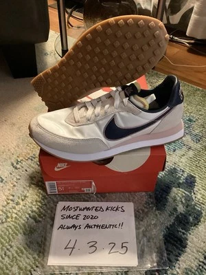 Chaqueta DS 2021 Nike Waffle Trainer 2 SE Letterman’s GS talla 5,5 años Foto 1 de 4