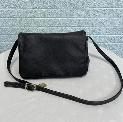 Bandolera STONE MOUNTAIN de Colección para Mujer NEGRO Cuero Solapa Frontal ¡EE. UU.! Gótico Foto 1 de 4