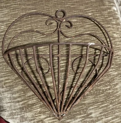 Cesta de alambre de metal vintage en forma de corazón jardinera montaje en pared hierro forjado Foto 1 de 4