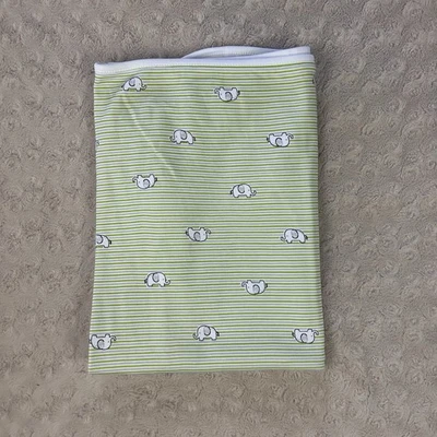 Manta de seguridad para bebé Little Me Green Elephants Lovey blanca negra gris a rayas Foto 1 de 4