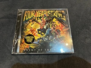 Four Year Strong - Enemy Of The World (CD, Album) SIGNED BY THE BAND - Foto 1 di 2