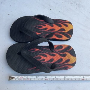 Kleinkind Jungen schwarz & orange Flammenmuster Flip Flops Zehenstegsandalen Größe 7 - Bild 1 von 8