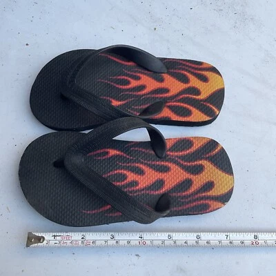 Sandalias de tanga chanclas con estampado de llama negras y naranjas para niños pequeños talla 7 Foto 1 de 4
