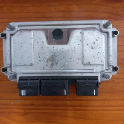 CALCULATEUR  PEUGEOT 307 SW 1.6   BOSCH  ME7.4.4  0261206943  / 9647480580 - Immagine 1 di 2