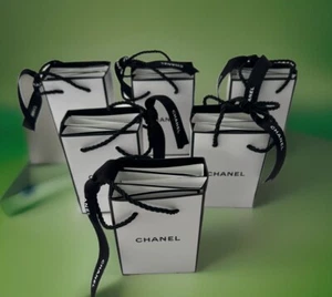CHANEL GIFT BAG SAMPLES/TRAVEL 24 Pc EAU DE PERFUMES - Picture 1 of 9