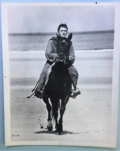 Richard Burton B&W Photo From Becket 1964 Motion picture 7"X9" Notes on the back - Picture 1 of 2