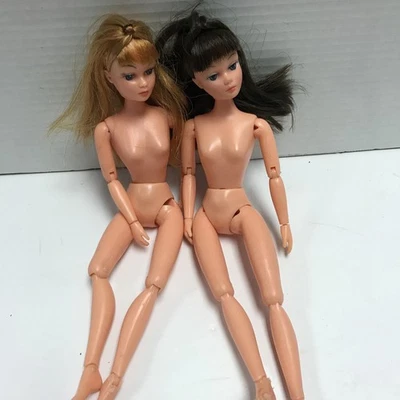 Vintage Uneeda 1969 DOLLIKIN 11" Action Girl Doll ARTICULATED DOLLS Lot of 2 - Image 1 of 2