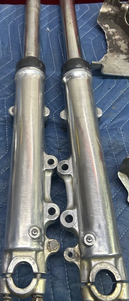 Horquillas delanteras Kawasaki KZ900 KZ1000 LTD deslizantes tubos resortes tapas de aire  Foto 1 de 1
