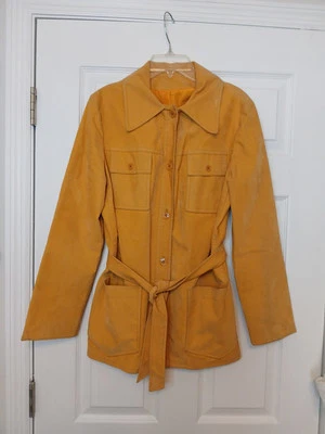 Jaqueta feminina vintage boho camurça dourada couro com cinto pequena 4 bolsos anos 60-70 - Imagem 1 de 4