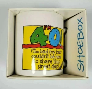 Vintage Schuhkarton Grüße - 40 Jahre Geburtstag Haarwitz Kaffeebecher - Neu aus altem Lagerbestand    - Bild 1 von 4