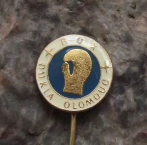 Czechoslovakia Army Boxing Club Dukla Olomouc Boxers Glove Membership Pin Badge - Picture 1 of 2