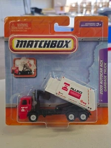 2009 Matchbox Autocar ACX Garbage Truck - Real Working Rigs in white w/ red cab - Picture 1 of 4