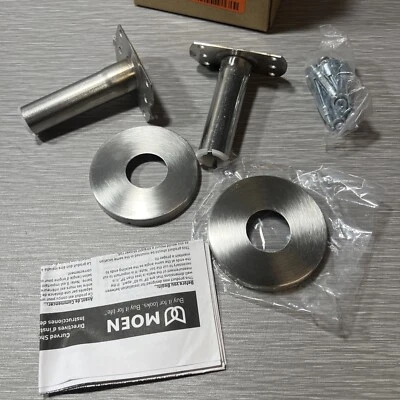 Kit de par de bridas de varilla de ducha curva de bajo perfil Moen 65-F-BS en acero inoxidable cepillado Foto 1 de 4