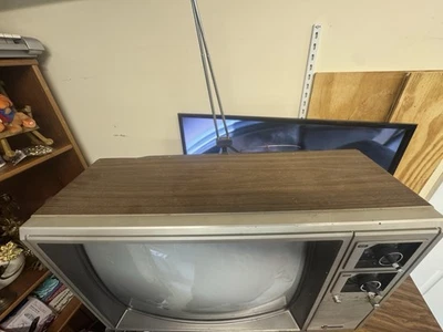 Vintage 1984 samsung Tv c9110ma K-20 Works great Video Uploading Soon - Image 1 of 4