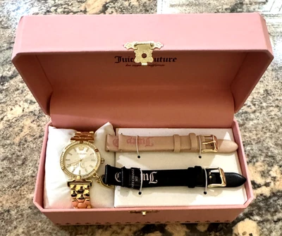 Juicy Couture Set de Regalo Mujer Reloj Tono Dorado con Dije Corazón +2 Bandas Extra NUEVO Foto 1 de 4