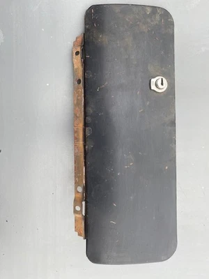 Pontiac GTO LEMANS 1964-1967 - PUERTA DE GUANTERA - OEM Foto 1 de 2