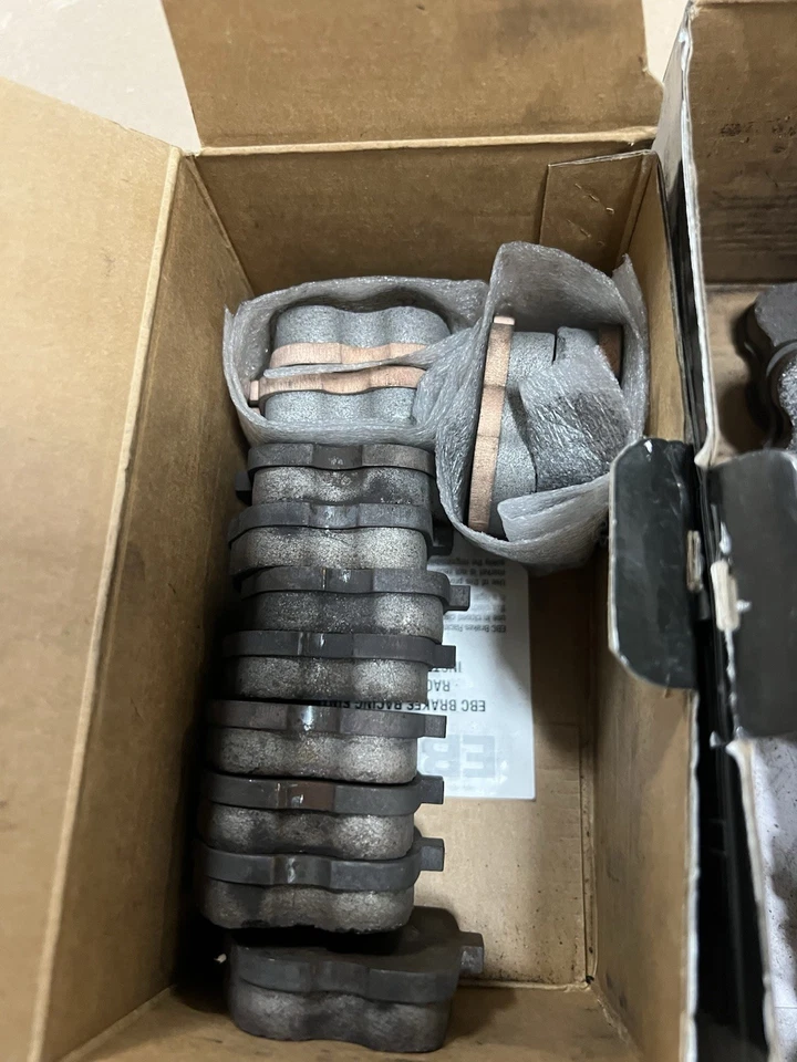 Juego de 4 pastillas de freno delanteras y traseras EBC SR11 06-13 Chevrolet Corvette Z06 Foto 1 de 4