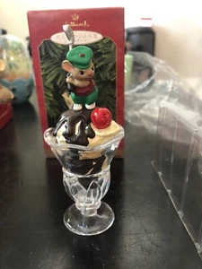 Vintage Hallmark Keepsake Ornament Sundae Golfer 1999 Christmas Tree Ornament - Picture 1 of 5