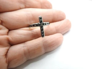 Anillo Vintage Estrás Negro Tono Plata Metal Cruz Talla 7.75 - Imagen 1 de 6