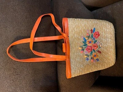 Bolso de Mano Ciervo Blanco Tejido Paja Colorido Lentejuelas y Flores Bordadas 12x13x4 Foto 1 de 4