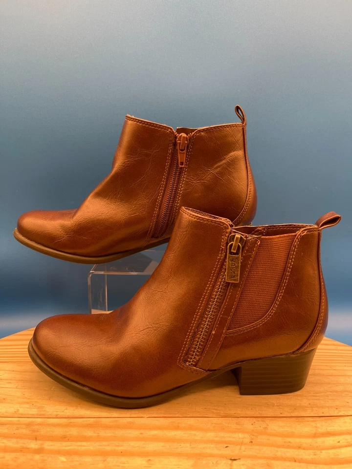 Botas de tornozelo femininas Unisa Howi tamanho 8M couro marrom fecho com zíper 2" salto faroeste - Imagem 1 de 4