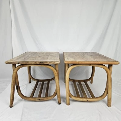 Par de mesas auxiliares modernas de bambú dobladas de mediados de siglo boho tropical costera vintage Foto 1 de 4
