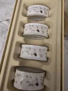 Juego de 12 piezas de servilletas de porcelana Lenox mariposa prado Ladybug té de abeja  - Imagen 1 de 5