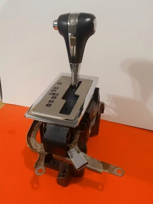 2005 - 2006 LINCOLN NAVIGATOR FLOOR SHIFTER GEAR SHIFT LEVER SELECTOR ASSEMBLY - Image 1 of 4