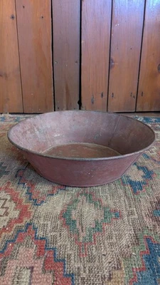 La mejor bandeja de lata antigua de metal primitivo temprano pintura roja original 12,75" Foto 1 de 4