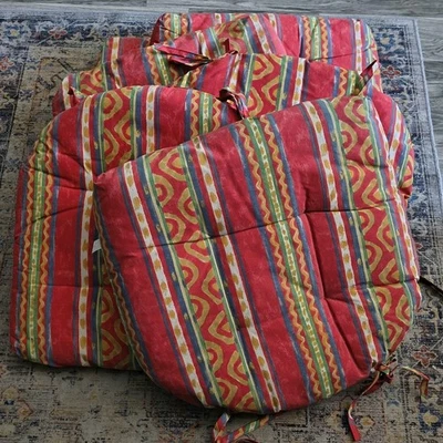 6 Vintage Chair Cushion Great Condition No Stains/Rips/Smells Approx 19x19x2" - Image 1 of 4