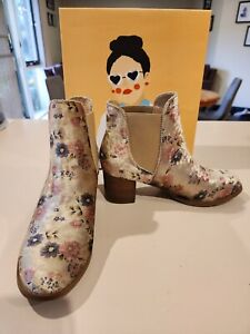 I Love Billy Velvet Gold And Floral Boots. Size 39