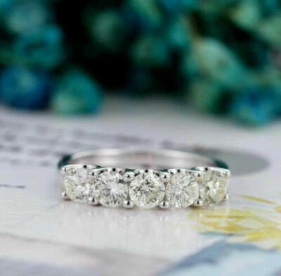 Alianza de boda anillo de aniversario de oro blanco de 14 k con diamantes de 1,50 quilates simulado en talla 7 Foto 1 de 4