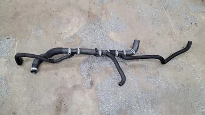 Chevrolet Camaro SS 2016-2024 mangueras de radiador inferior líneas con enfriadores auxiliares Foto 1 de 3