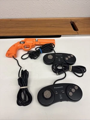 American Laser Games Gamegun & 2 Panasonic 3DO Gamepad (Working Tested) - Image 1 of 4
