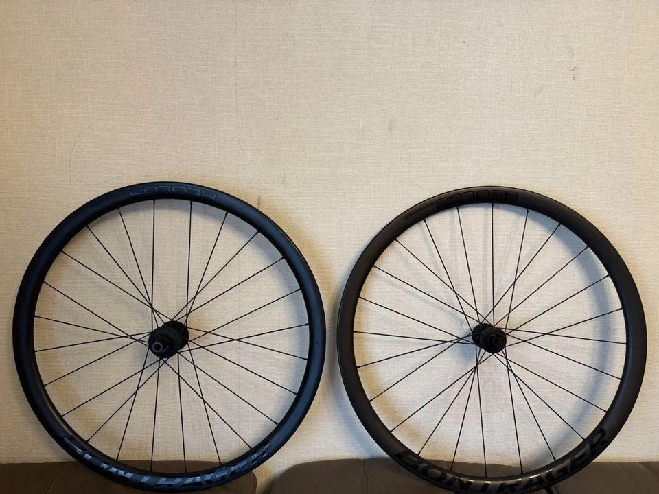 Ruedas de carbono de disco Bontrager Aeolus Elite 35 modelo robusto sin cámara usadas Foto 1 de 4